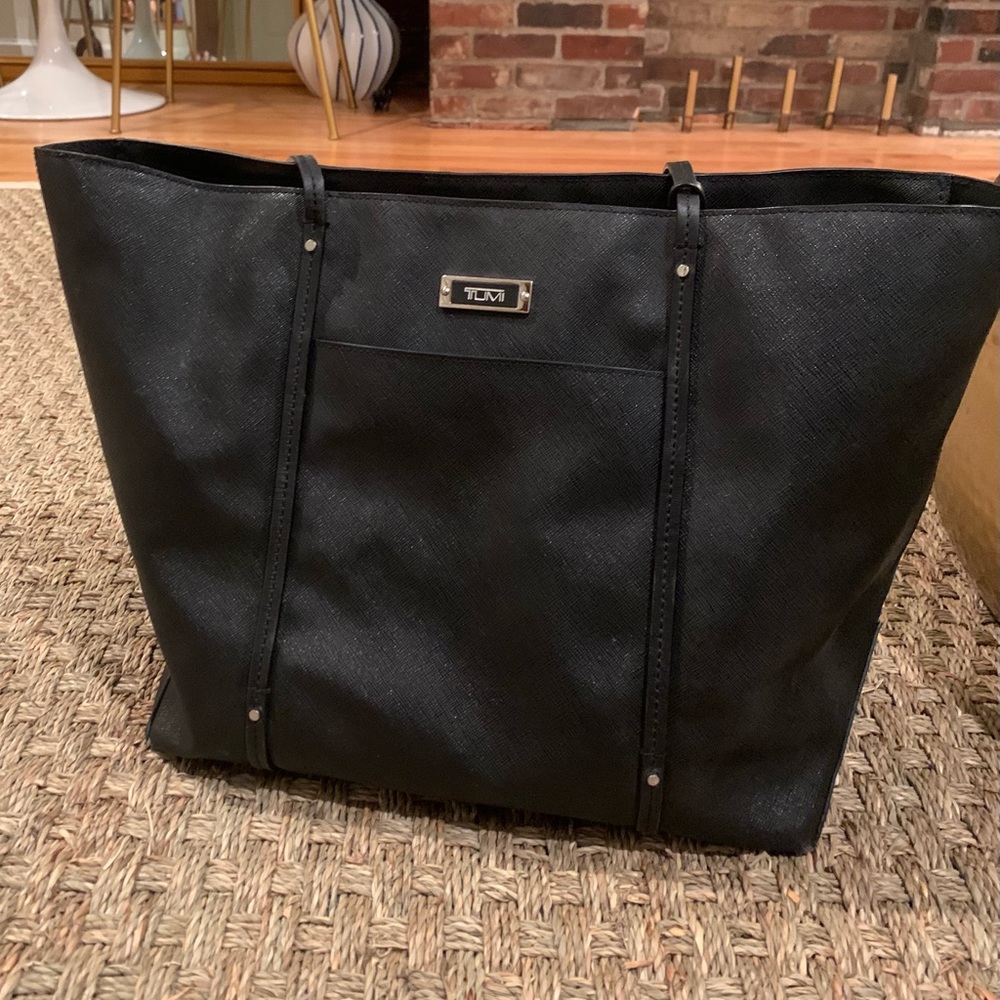 Tumi Women’s Black Leather Tote
